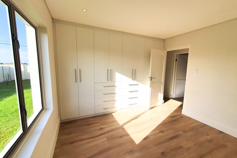 4 Bedroom Property for Sale in Vierlanden Western Cape